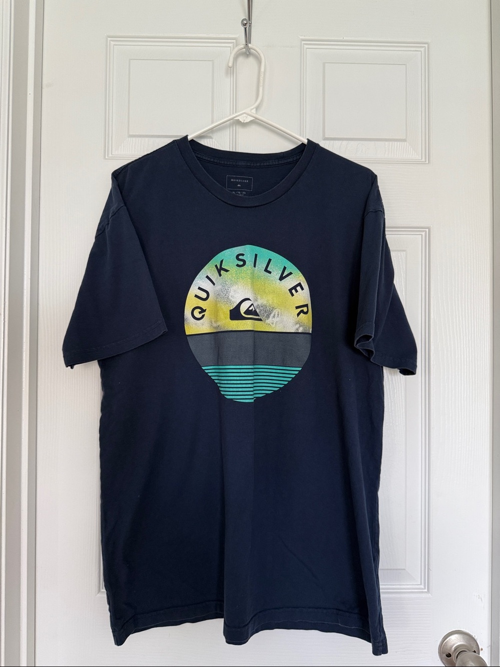 Quiksilver men’s navy short-sleeve teeshirt XL
